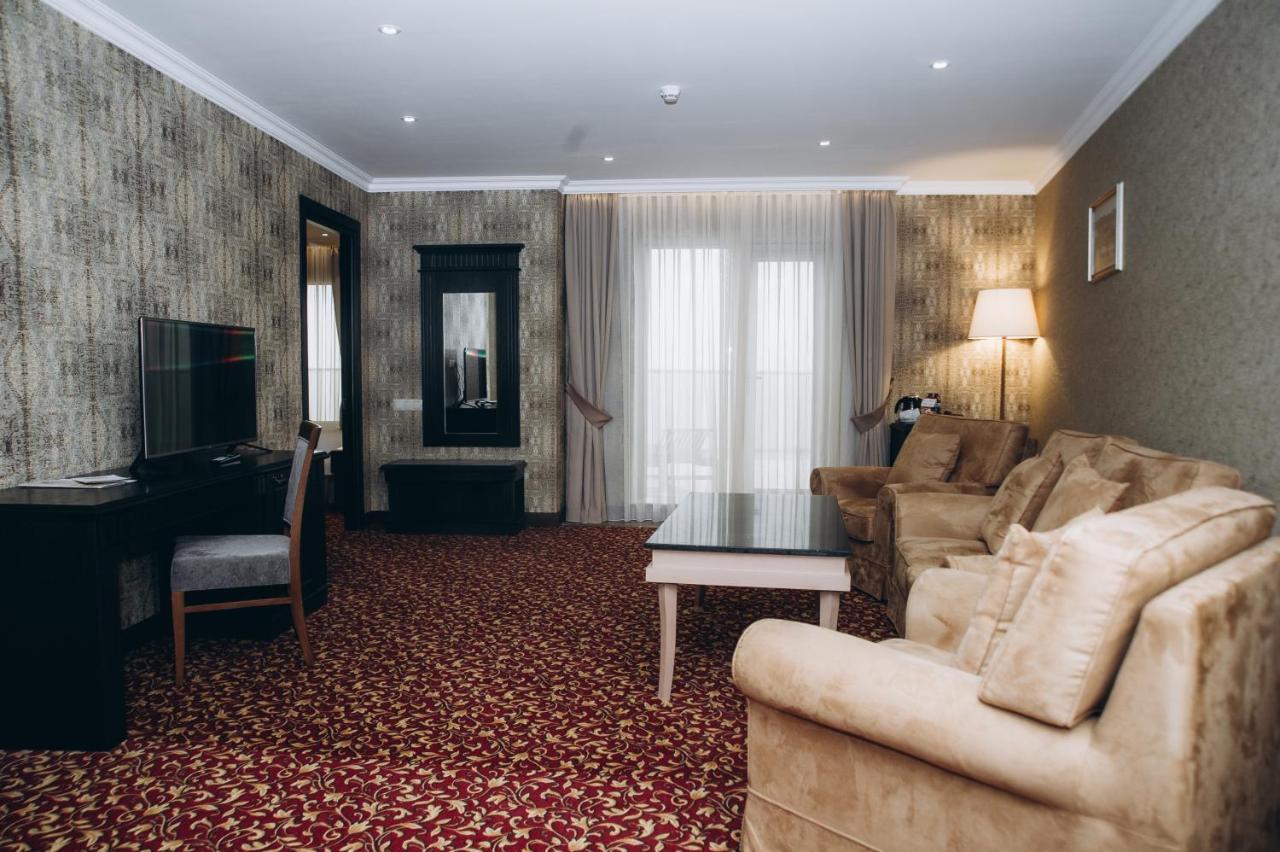 Colosseum Marina Hotel Batumi Exterior photo