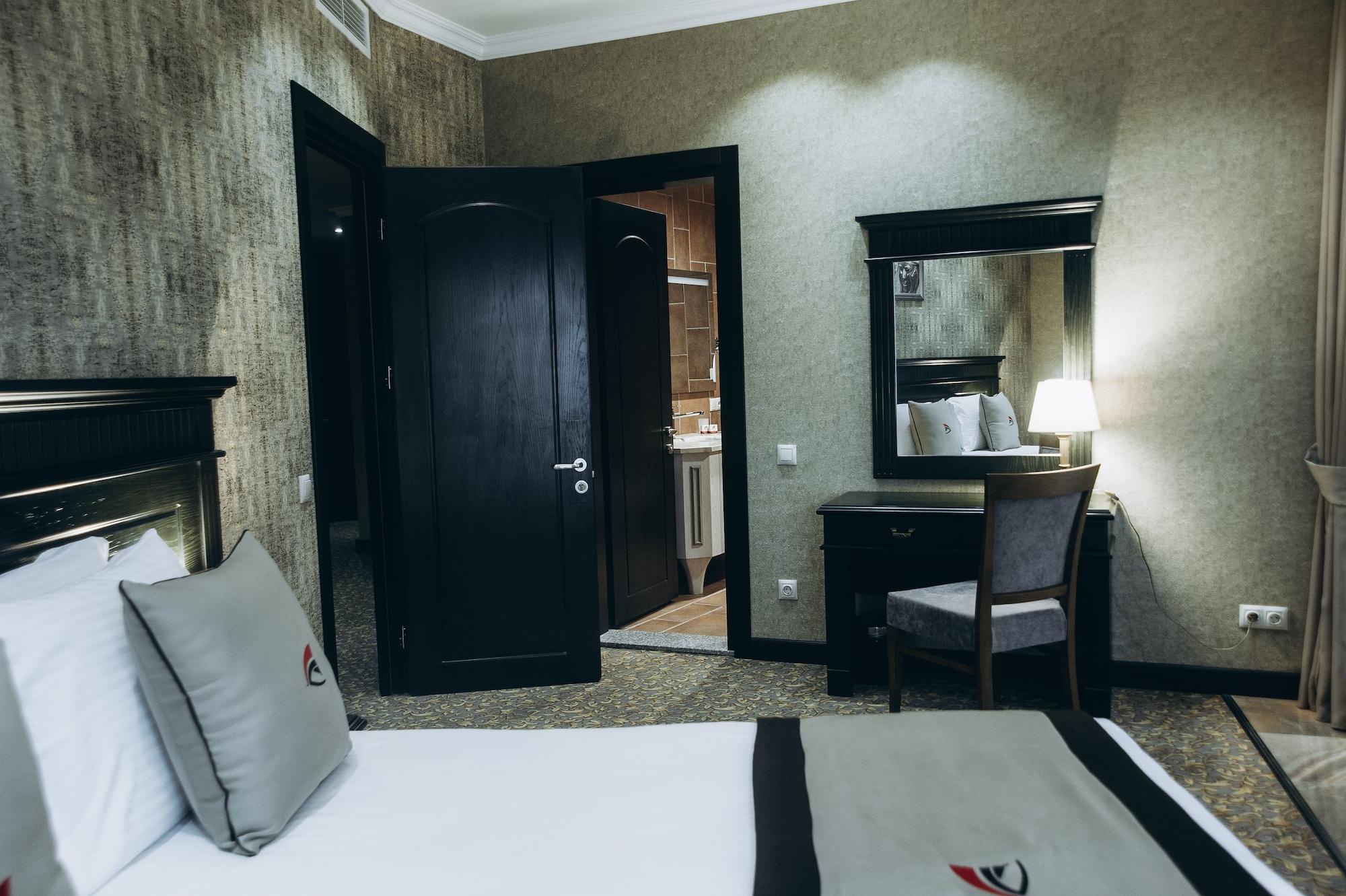 Colosseum Marina Hotel Batumi Exterior photo