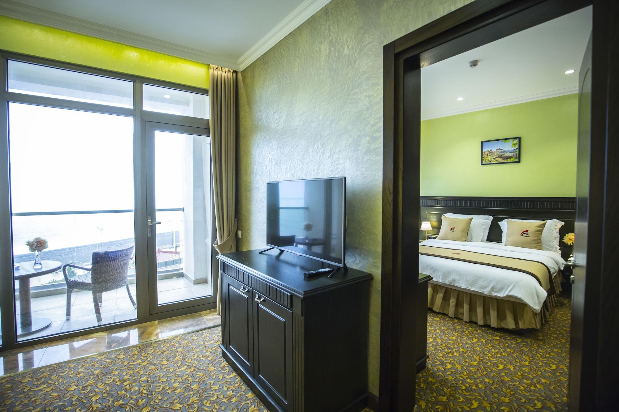 Colosseum Marina Hotel Batumi Exterior photo