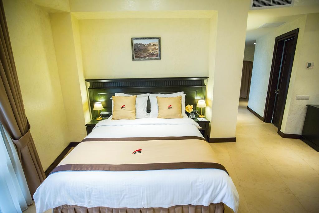 Colosseum Marina Hotel Batumi Room photo