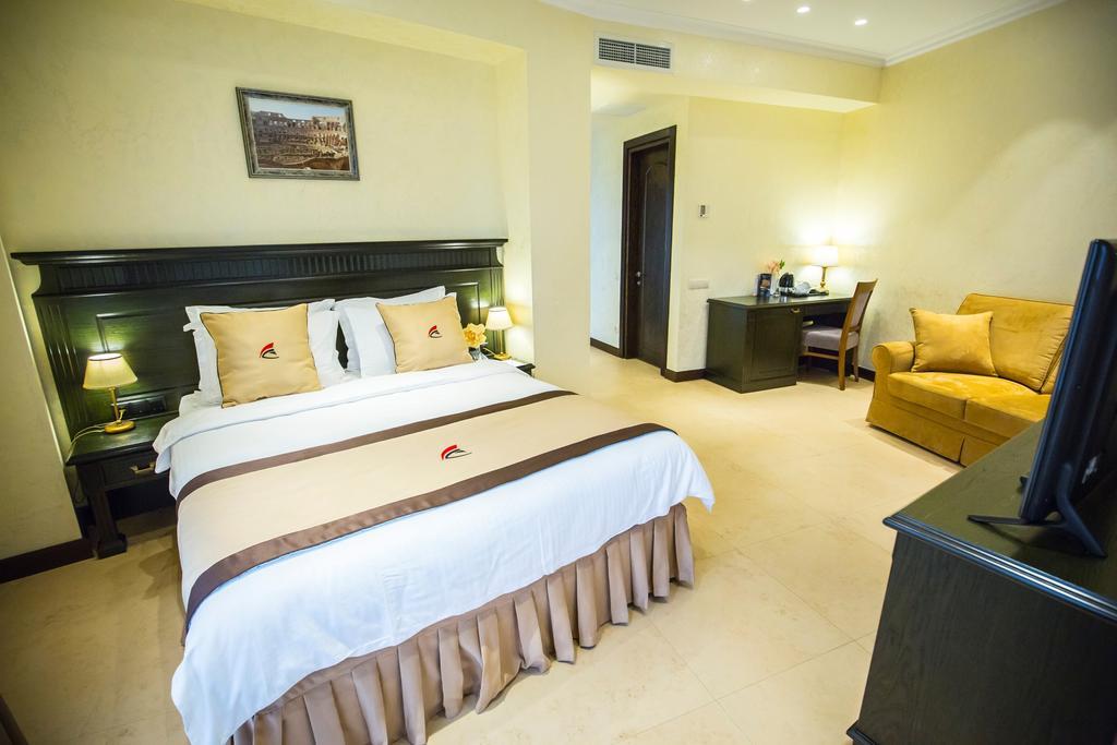 Colosseum Marina Hotel Batumi Room photo