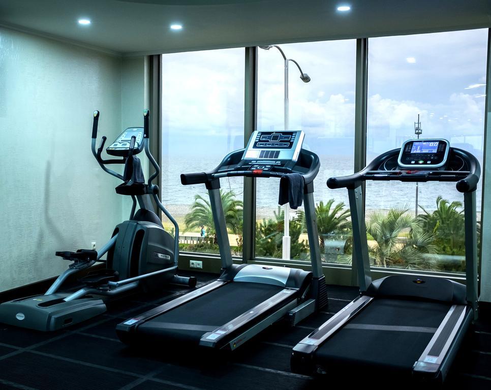 Colosseum Marina Hotel Batumi Exterior photo