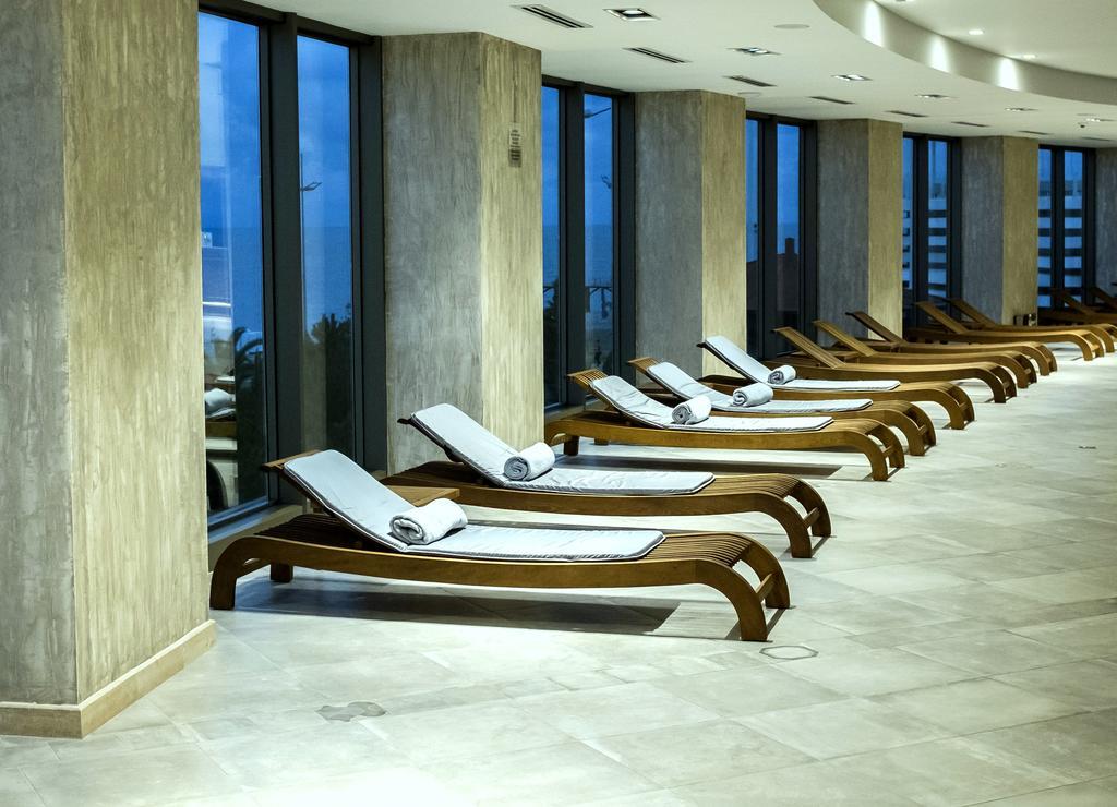 Colosseum Marina Hotel Batumi Exterior photo