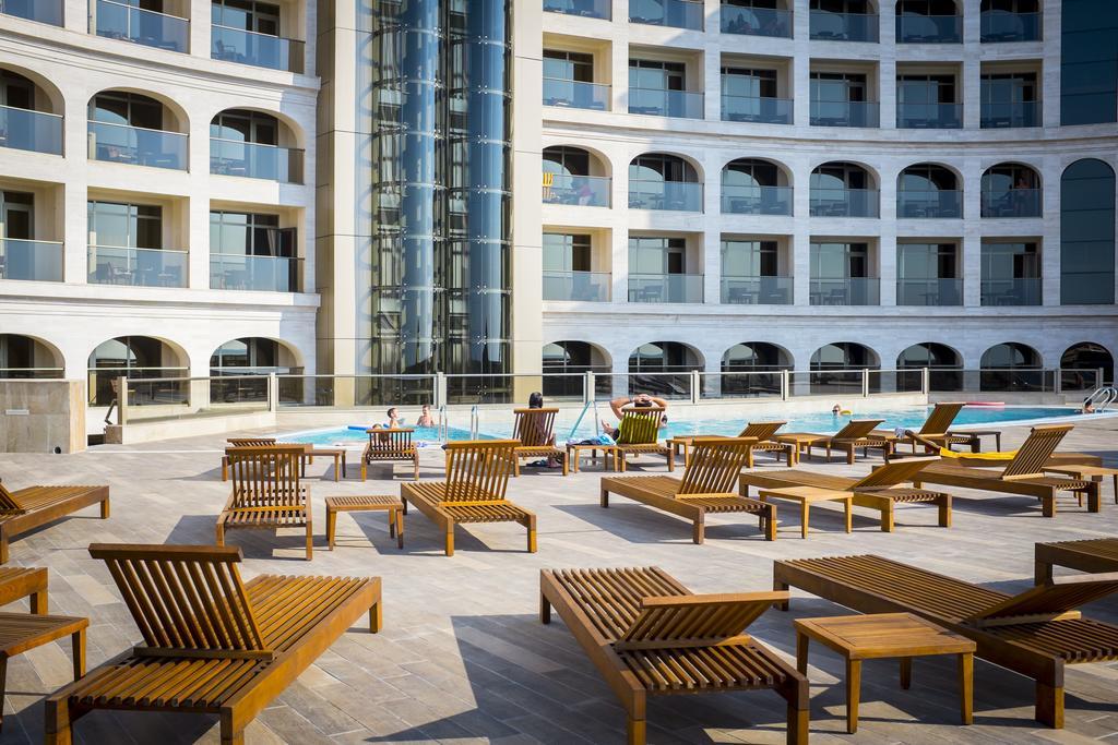 Colosseum Marina Hotel Batumi Exterior photo
