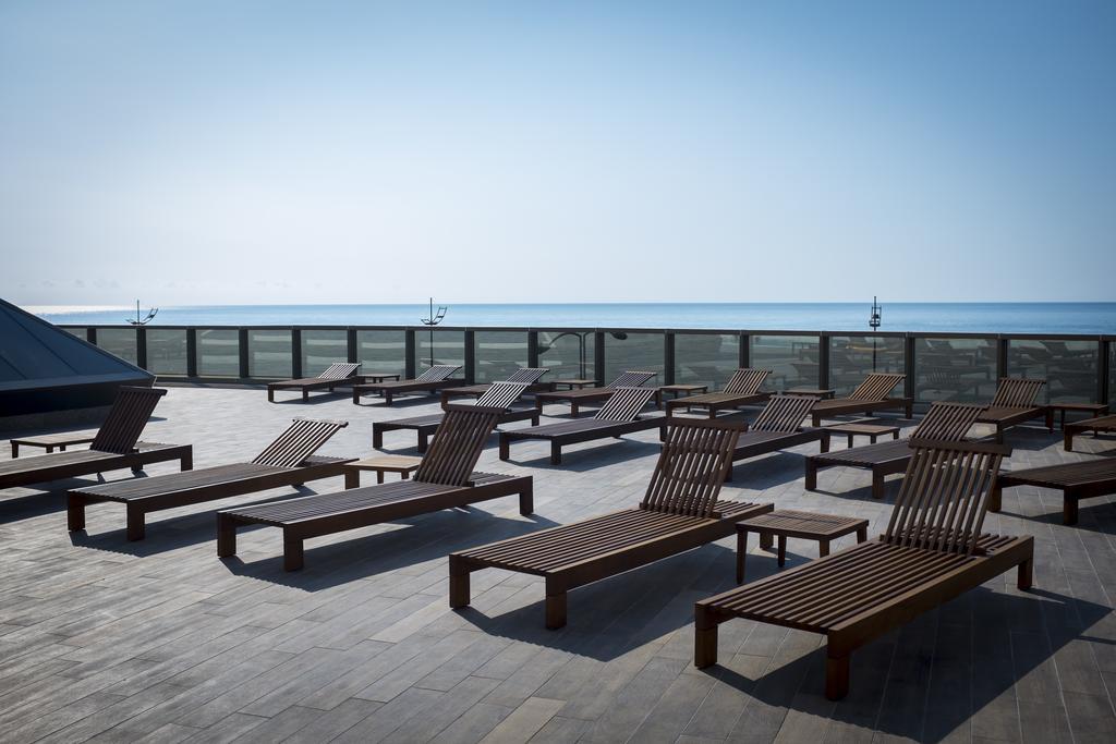 Colosseum Marina Hotel Batumi Exterior photo