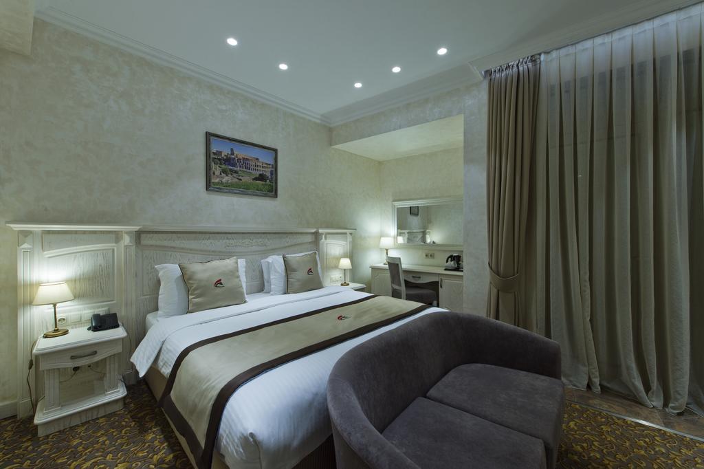 Colosseum Marina Hotel Batumi Exterior photo