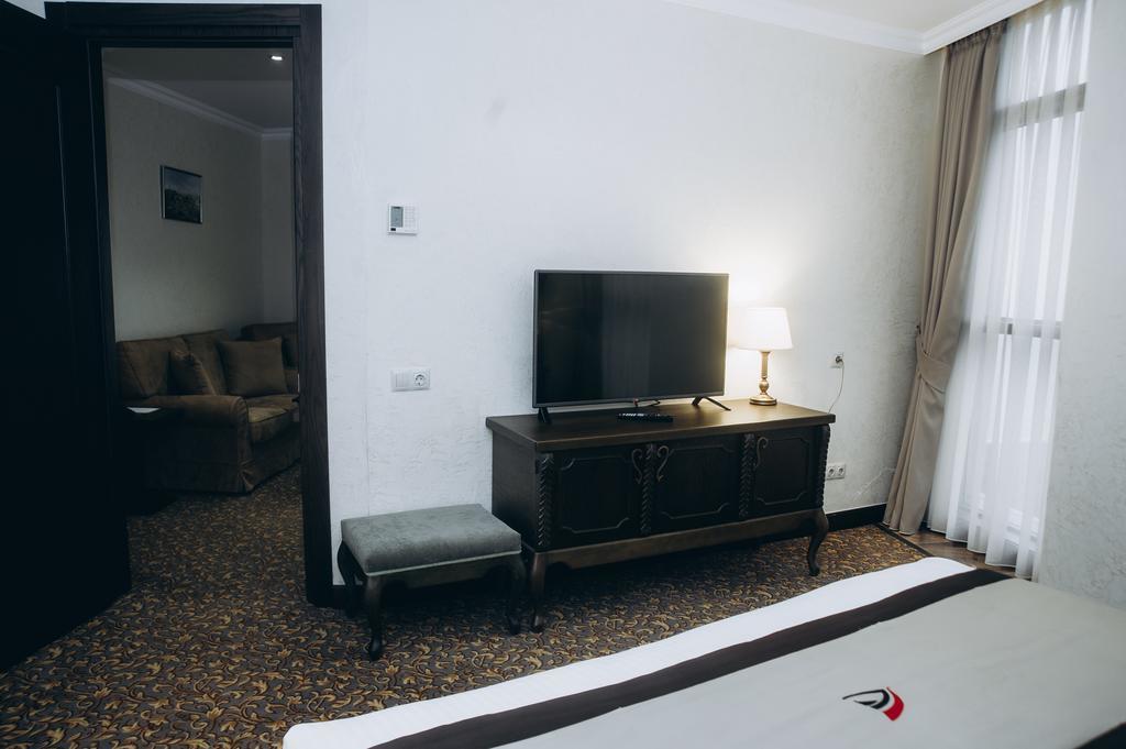 Colosseum Marina Hotel Batumi Exterior photo