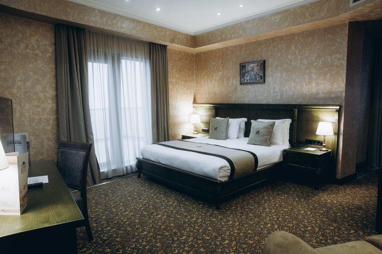 Colosseum Marina Hotel Batumi Exterior photo