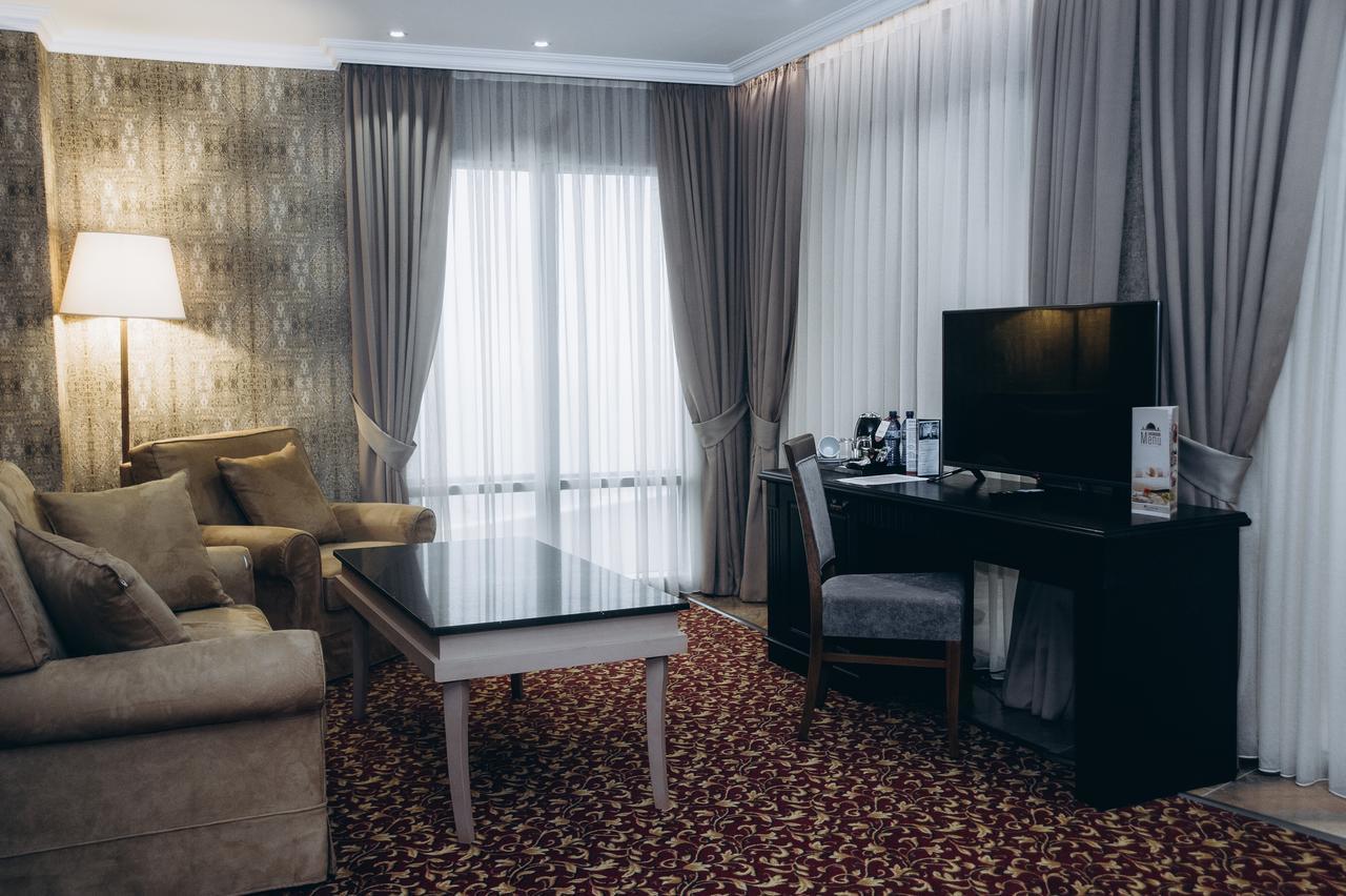 Colosseum Marina Hotel Batumi Exterior photo